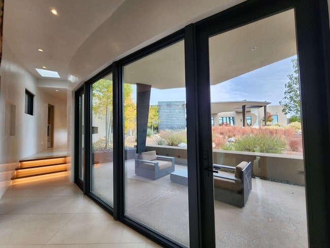 Building Photo - 36 Plz del Centro