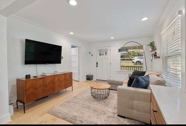 Building Photo - 5521 J St