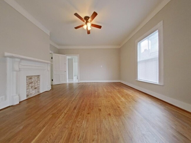 Building Photo - 304 Oakwood St