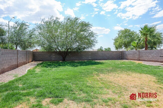 Building Photo - Beautiful Large Home in Casa Grande