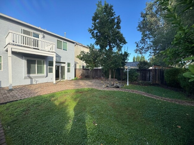 Building Photo - Spacious 2 Story Near Trails & Rose Park