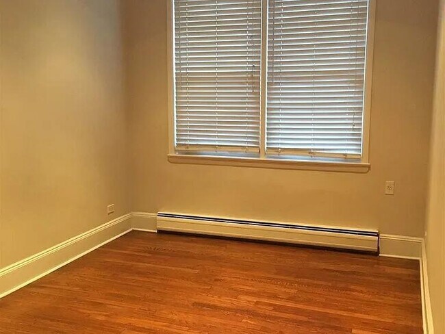 Building Photo - 95 Zabriskie St