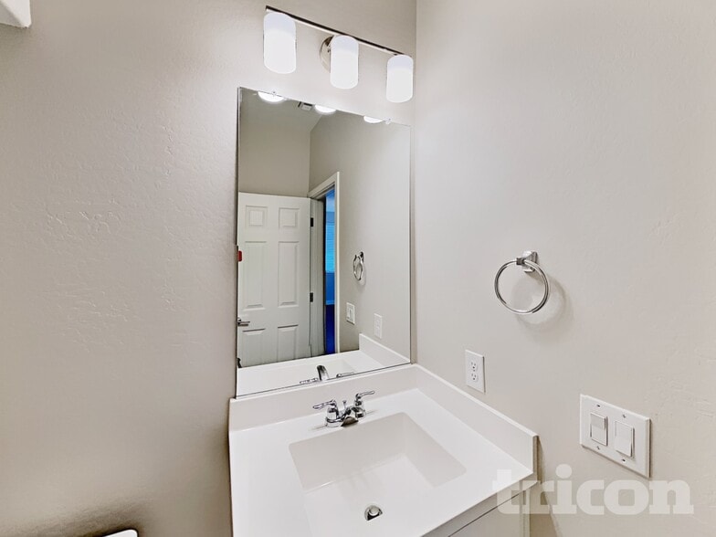 Building Photo - 2929 N 28th St