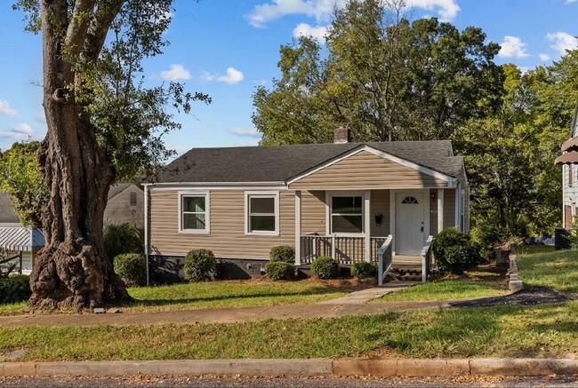 Primary Photo - Beautifully Renovated 3 Bedroom 1 Bath Hom...