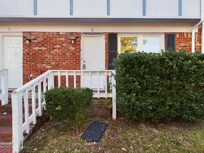 Building Photo - 622 Eastview Ct