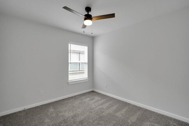 Building Photo - 40843 Mostyn Hill Dr