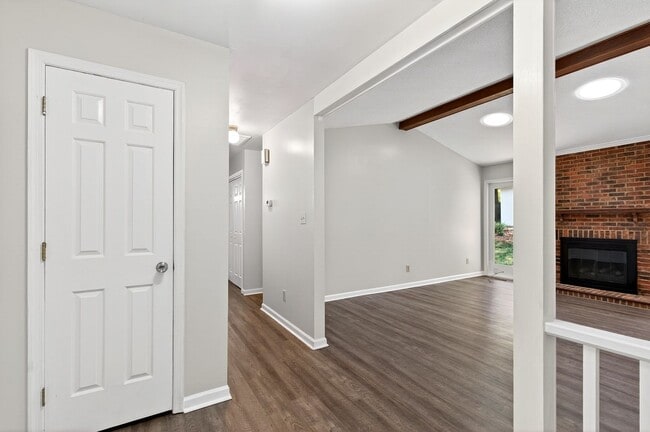 Building Photo - Charming Brick Ranch-Style Cul-de-Sac Home in Garner!