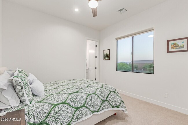 Building Photo - 13924 Dyer Ln