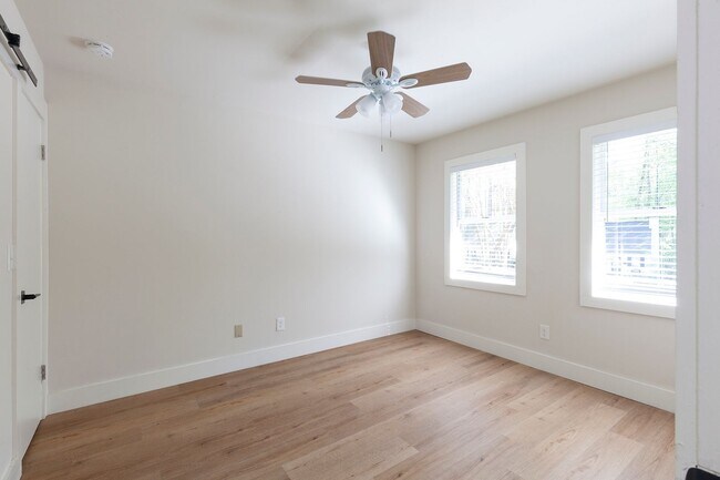 Building Photo - 3bd/3ba Home w/ Fully Fenced Backyard and Deck!