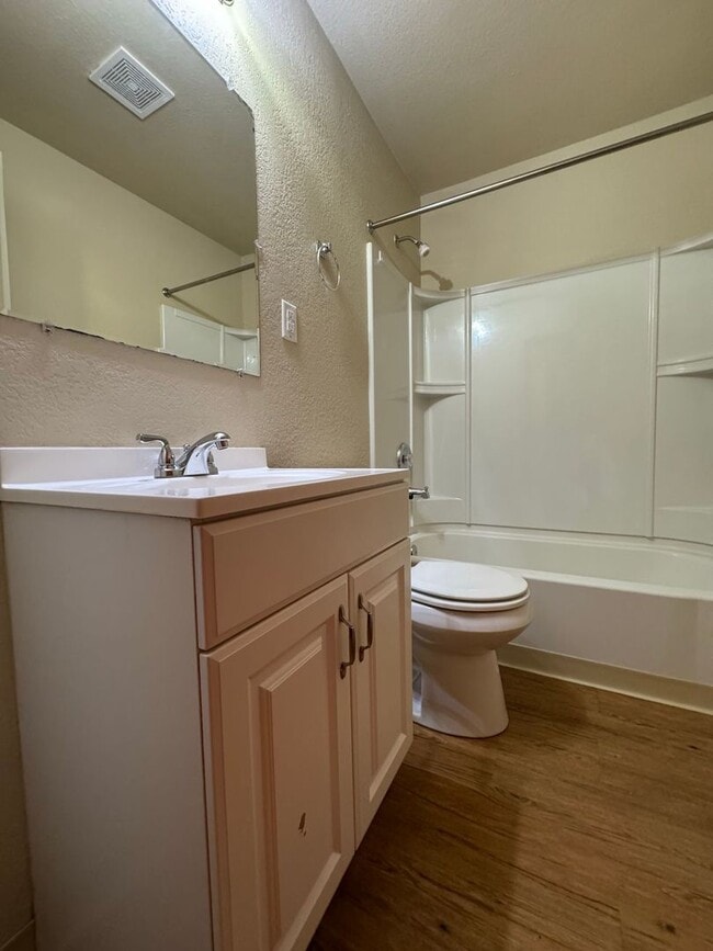 Building Photo - Cozy 2 Bedroom Duplex in Central Fort Collins