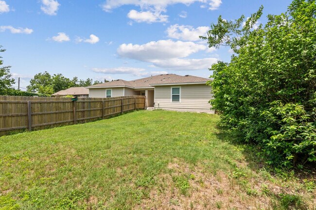 Building Photo - 404 Sloan St