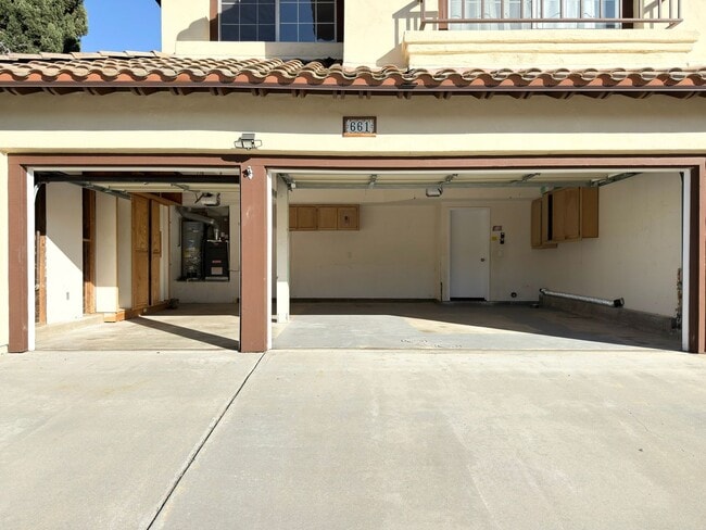 Building Photo - Spacious Home in Santa Fe Hills