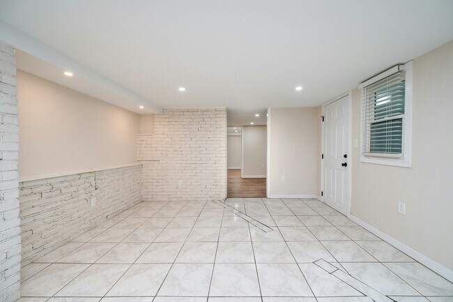 Building Photo - 57 S 6th St