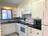 Building Photo - 654 Eastmoor Blvd