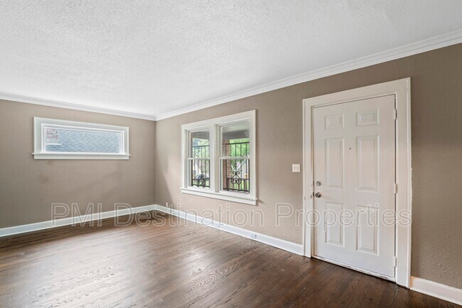 Building Photo - 1312 E 62nd Terrace