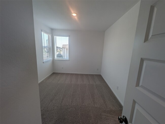 Building Photo - 7323 Blue Gentiana Ln