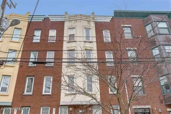 Building Photo - 330 Monroe St