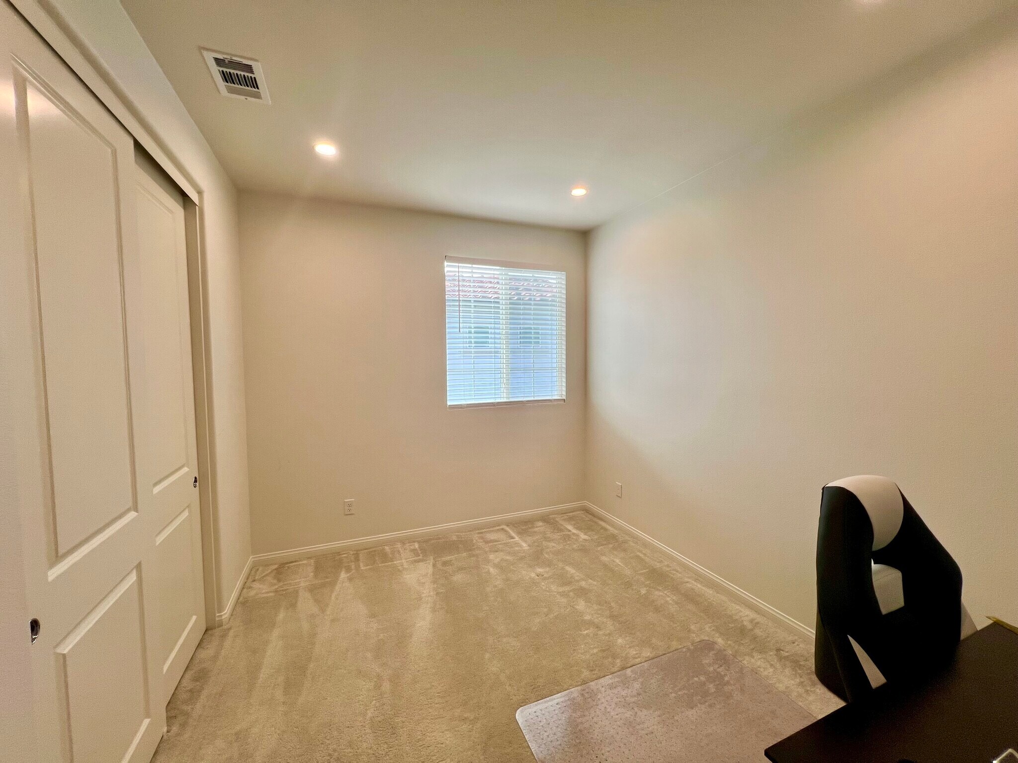 Building Photo - 394 Water Lily St