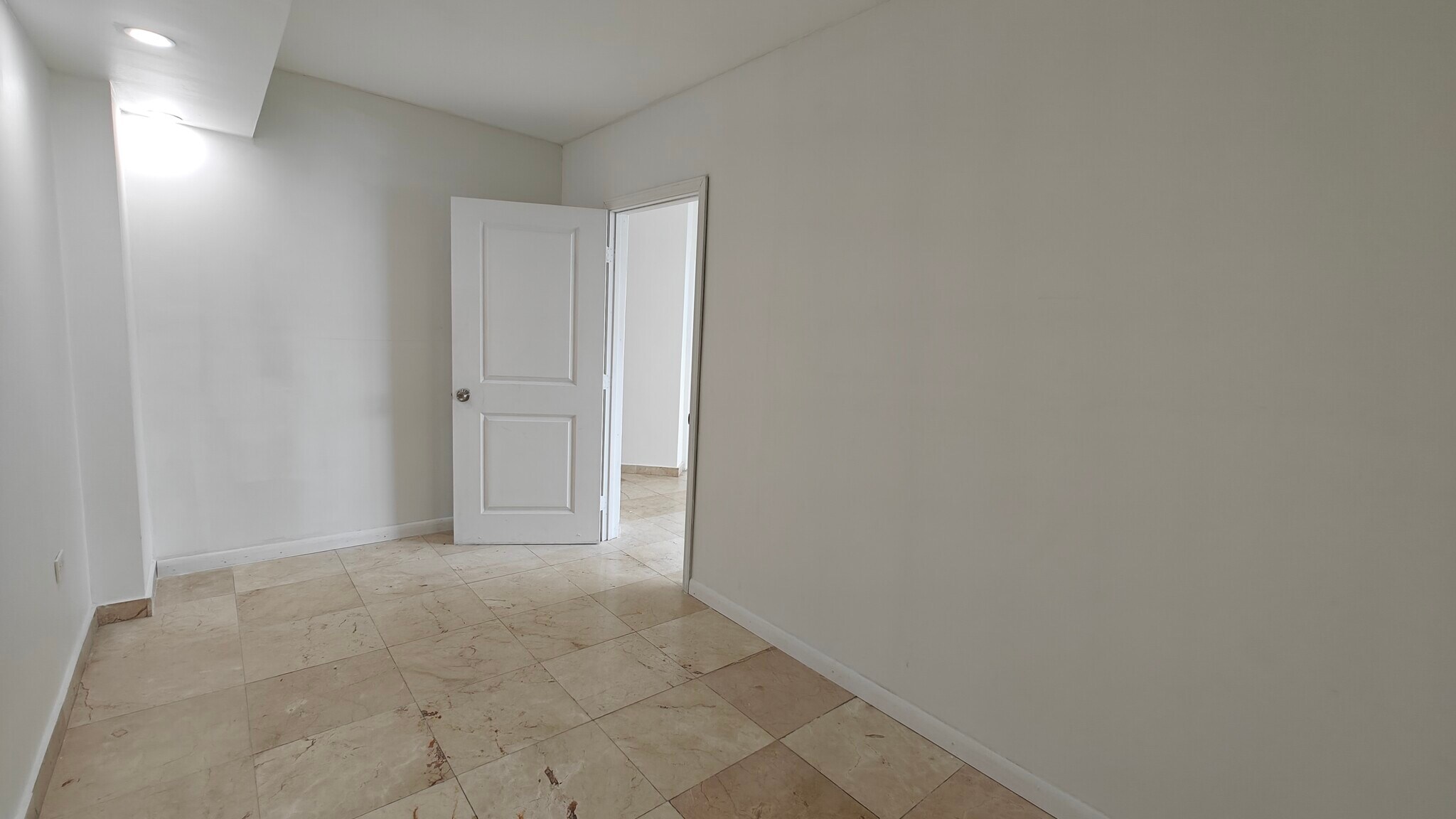 Building Photo - 825 Brickell Bay Dr