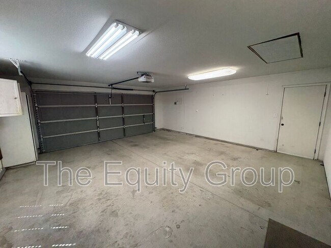 Building Photo - 3524 S Lincoln Ct