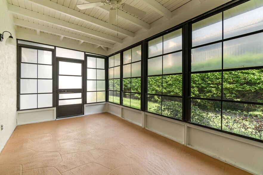 Building Photo - 255 Paradise Blvd