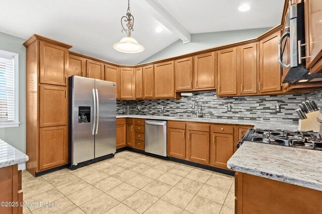 Building Photo - Spacious Home in the Heart of Clifton