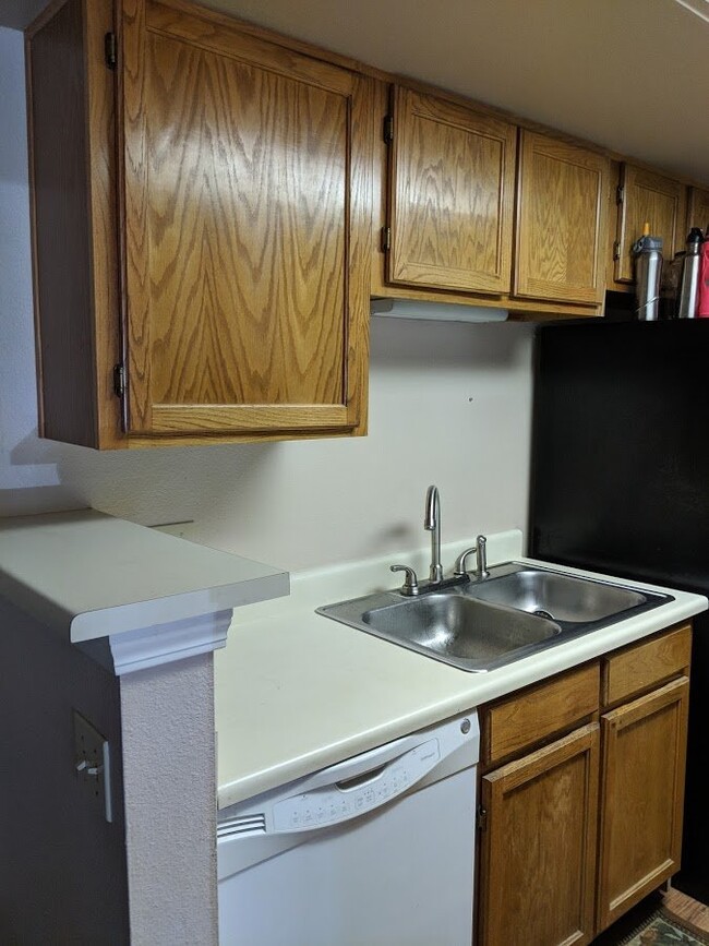 Building Photo - Adorable 1BR/1BA in Lowry Neighborhood! AV...