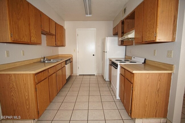Building Photo - 1587 Bengal Dr
