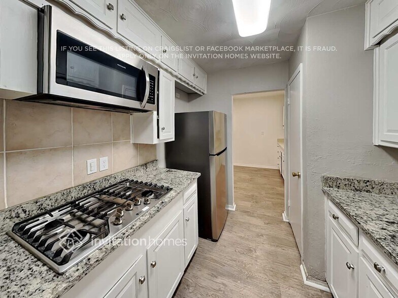Building Photo - 1003 Rosewood Ln