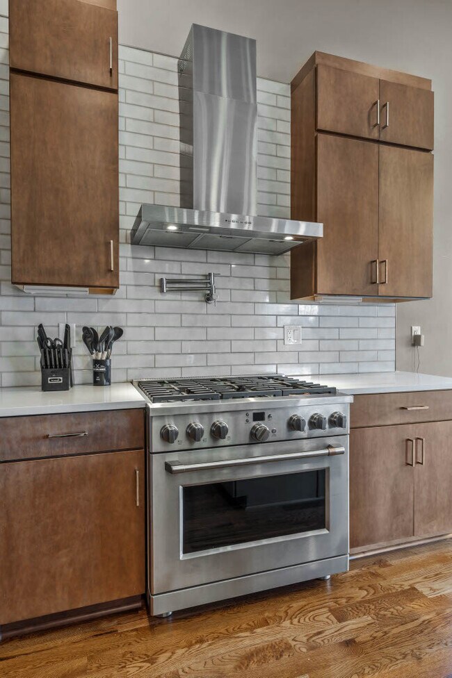 Building Photo - 1909 Hailey Ave