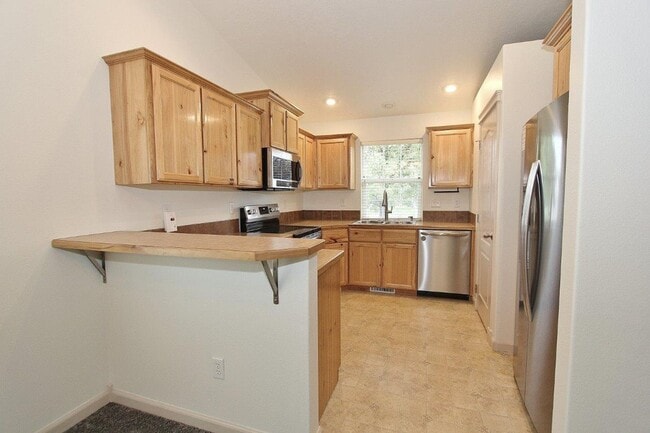Building Photo - Spacious Craftsman Style Home