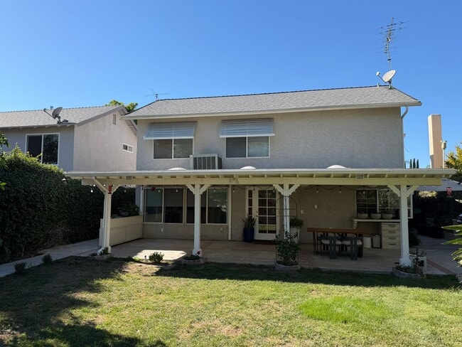 Building Photo - 4 bed, 3 bath cul-de-sac home!