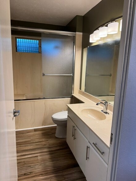 Bath japanese Ofuro soaking tub/shower - 2158 Halekoa Dr