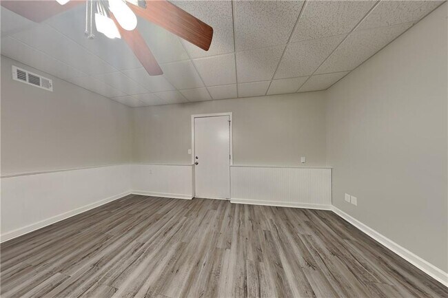 Building Photo - 2201 Whitebluff Way