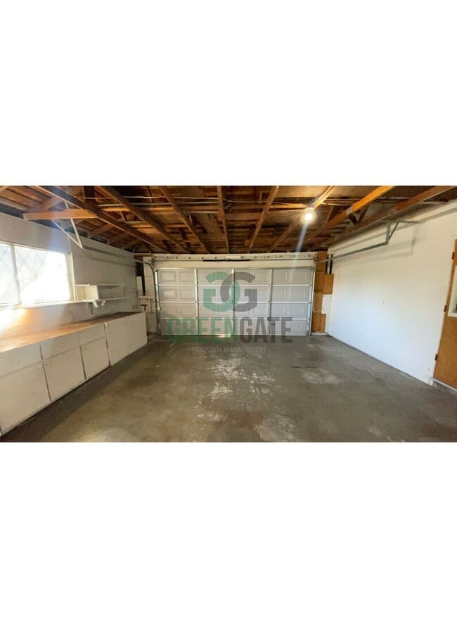 Building Photo - 925 Charleston Ave