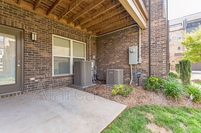 Building Photo - 2727 Grand Union Way
