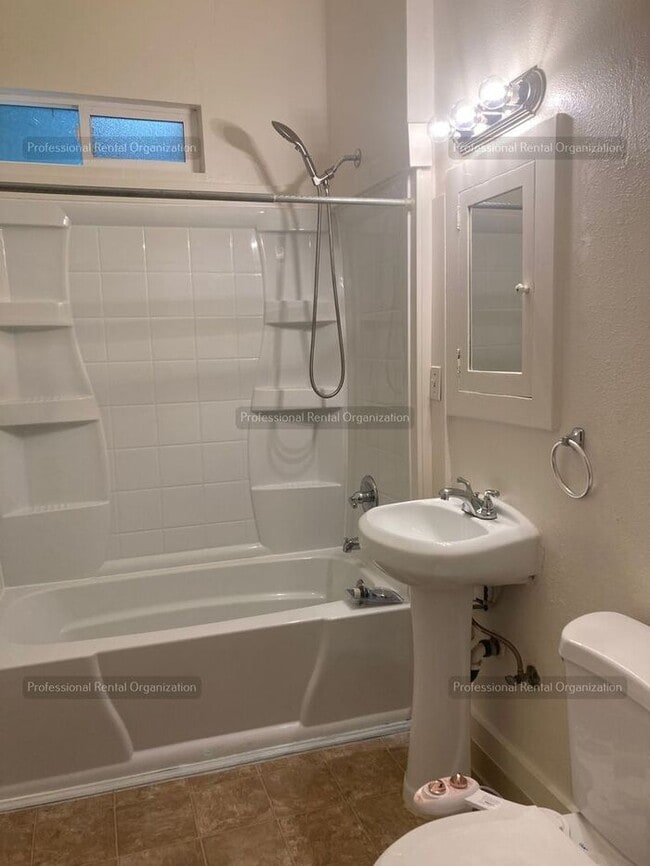 Building Photo - One bedroom Gem in Heart of Quaint, Historic West Petaluma