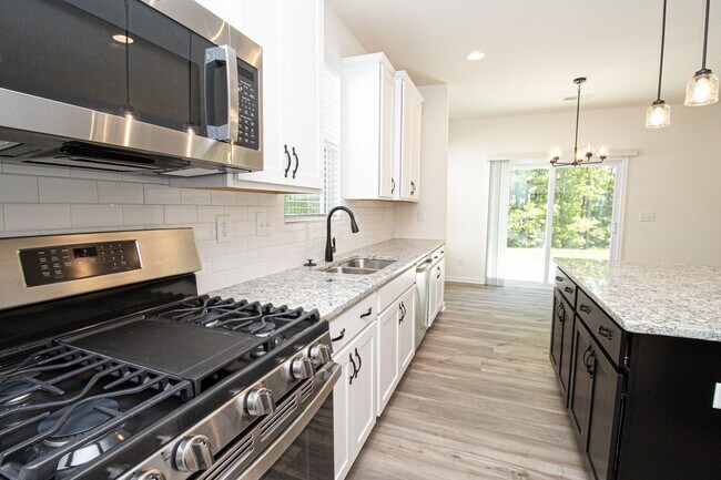 Building Photo - Great Wesley Chapel Location!