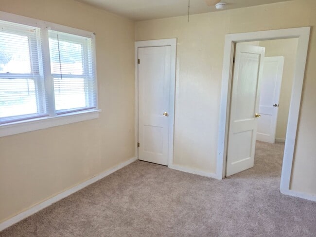 Building Photo - rw1421