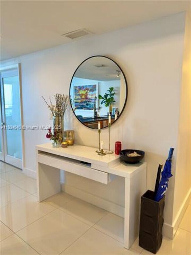 Building Photo - 50 Biscayne Blvd