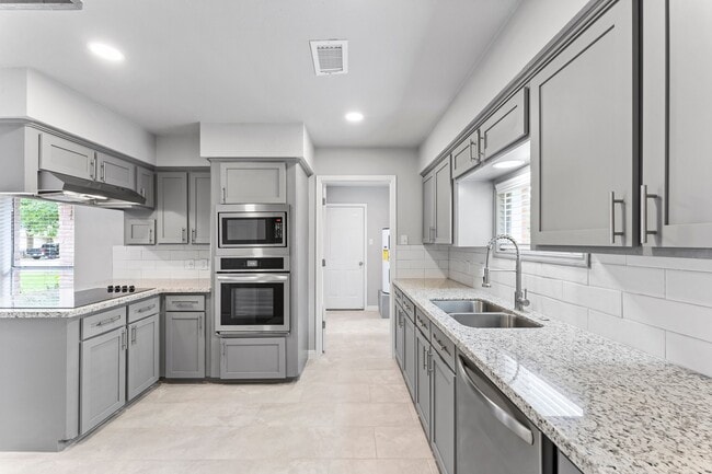 Building Photo - 10422 Rockcrest Rd