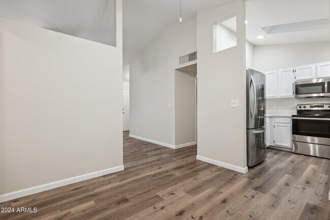 Building Photo - 5644 S 41st Pl