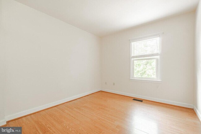 Building Photo - 3548 S George Mason Dr