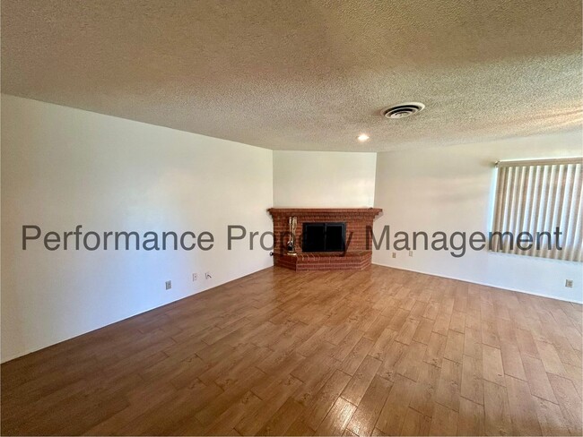 Building Photo - Beautiful 4 Bed/2 Bath 55+ Home w/ RBP & S...