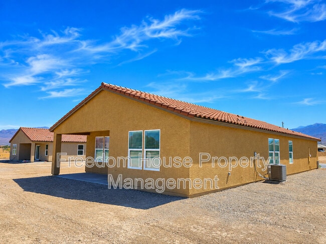 Building Photo - 663 Huyana Wind Dr