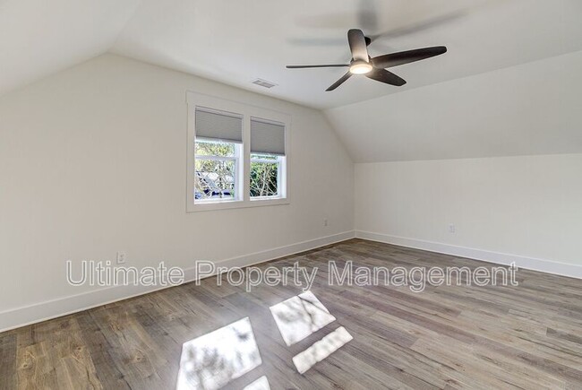 Building Photo - 213 Myrtle Ave