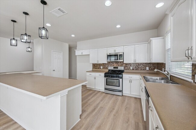 Building Photo - 16822 Tortoise St