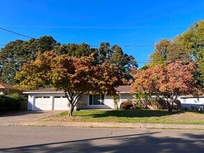 Building Photo - 3Bd/2Ba Single Story House - Available To ...