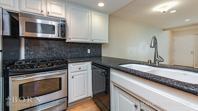 Building Photo - 5249 Colodny Dr