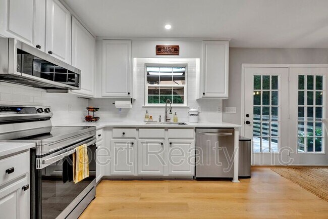 Building Photo - 2275 Blackjack Rd